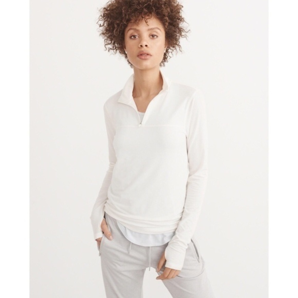 🆕A&F off white long sleeve top
